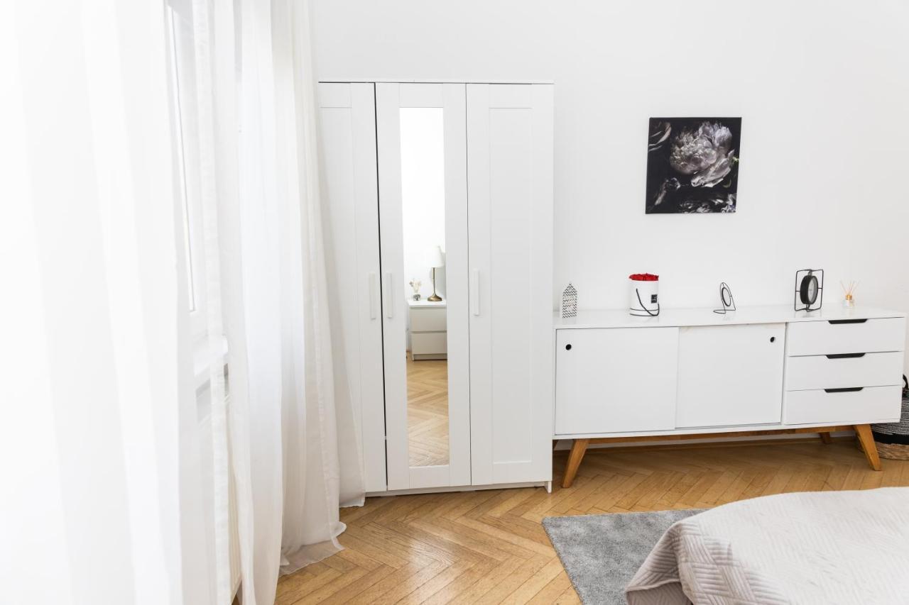 Moonlight Apartment With Porch Near Schoenbrunn And Westbahnhof Wiedeń Zewnętrze zdjęcie