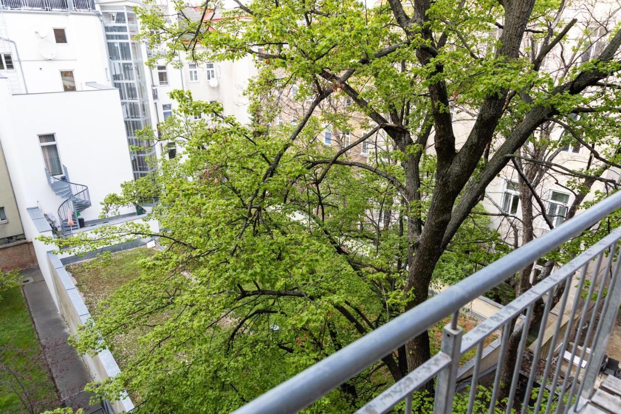 Moonlight Apartment With Porch Near Schoenbrunn And Westbahnhof Wiedeń Zewnętrze zdjęcie